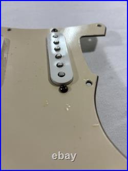 2004 Fender Stratocaster Standard MIM Loaded 3-Ply Pickguard HSS Cream with HW 2004 Fender Stratocaster Standard MIM Loaded 3-Ply Pickguard HSS Cream with HW