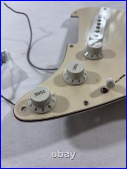 2004 Fender Stratocaster Standard MIM Loaded 3-Ply Pickguard HSS Cream with HW 2004 Fender Stratocaster Standard MIM Loaded 3-Ply Pickguard HSS Cream with HW
