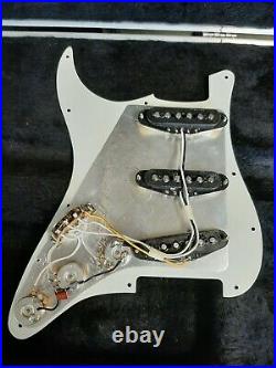 2019 Fender Vintage Noiseless Loaded Strat Pickguard White Harness Pickups