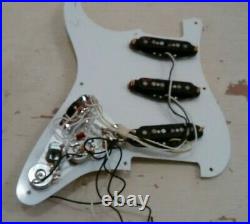 Fender Deluxe Stratocaster Strat Noiseless Pickups Loaded Gold Pickguard
