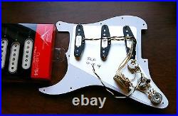 Fender Loaded Strat Pickguard Custom Shop'54 White on White Pearl 7 Way