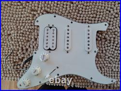 Fender Player Stratocaster HSS Loaded Parchment Pickguard Alnico V + Humbucker