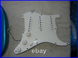 Fender Player Stratocaster SSS Loaded Parchment Pickguard Alnico V Pickups