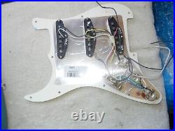 Fender Player Stratocaster SSS Loaded Parchment Pickguard Alnico V Pickups