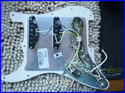 Fender Players Stratocaster HSS Loaded Parchment Pickguard Alnico V + Humbucker