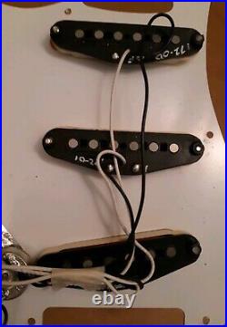 Fender Stratocaster Classic 50's loaded pickguard alnico pickups CTS 57 Strat