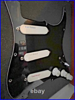 Lace Sensor 44513-02 Blue/Silver/Red Loaded Stratocaster Pickguard Black