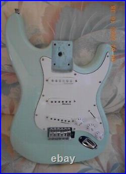 Strat Style Body withLoaded Pick-Guard